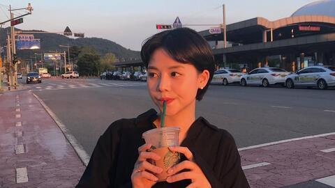 韩国女孩新爆料视频播放,揭秘娱乐圈惊人内幕！  第2张